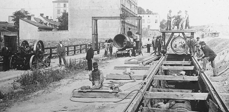 Ledningsarbete på Hornsgatan. Foto från 1901.