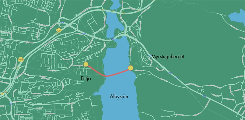 Grön kartbild med ett rött streck som visa ledningsdragning från Alby idrottsplats över Albysjön till Myrstuguberget.